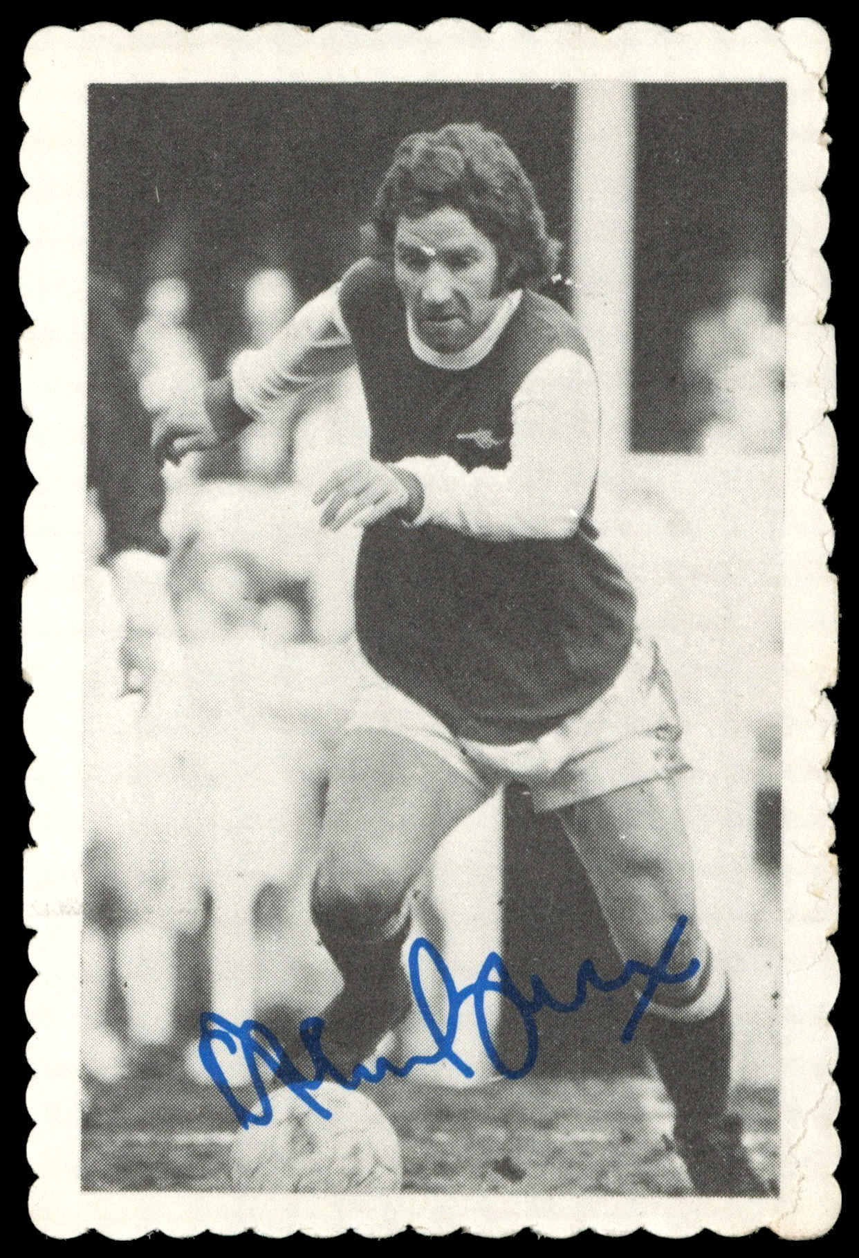 A&BC - 'Footballers Autographed Photos 1973/74 (Crinkle)' (1973) - #4 - Alan Ball (Arsenal) A&BC - 'Footballers Autographed Photos 1973/74 (Crinkle)' (1973) - #4 - Alan Ball (Arsenal)