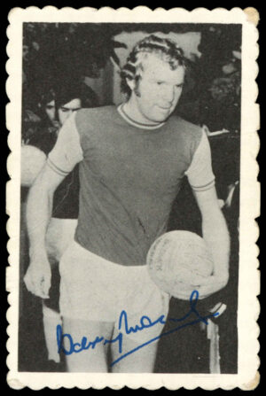 A&BC - 'Footballers Autographed Photos 1973/74 (Crinkle)' (1973) - Bobby Moore (West Ham) A&BC - 'Footballers Autographed Photos 1973/74 (Crinkle)' (1973) - Bobby Moore (West Ham)
