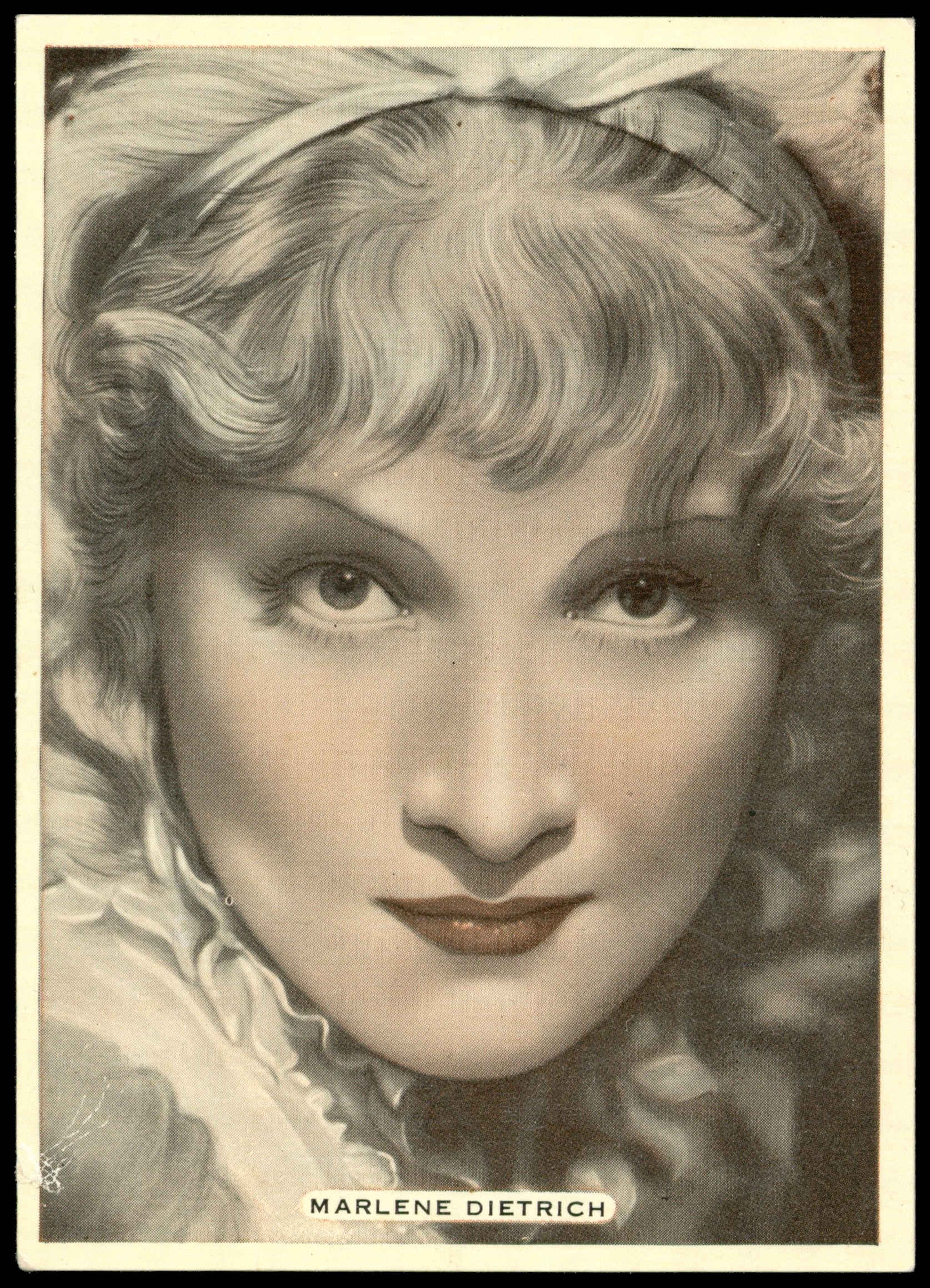 Ardath - 'Film Stage & Radio Stars (L)' - Marlene Dietrich (1935) Ardath - 'Film Stage & Radio Stars (L)' - Marlene Dietrich (1935)