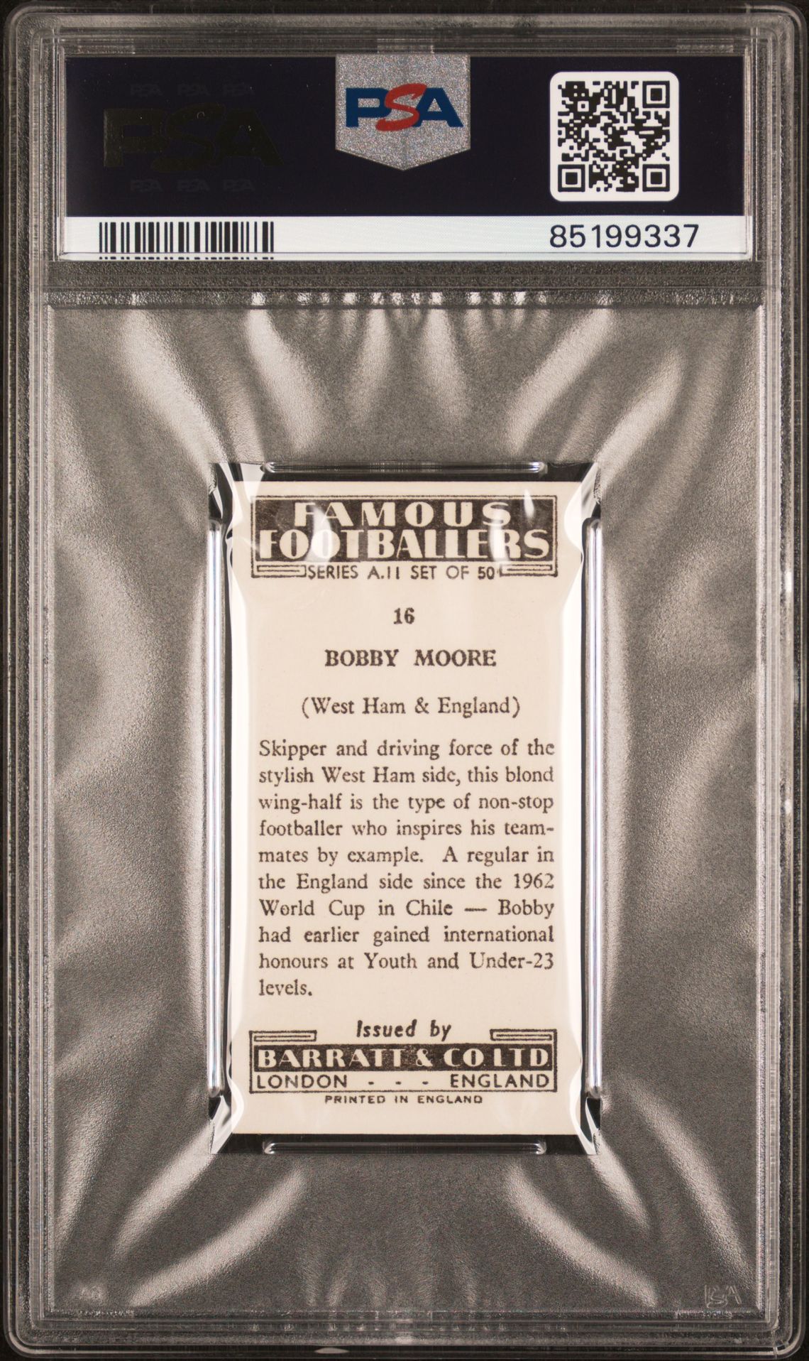 Barratt - 'Famous Footballers A.11' (1963) - Bobby Moore (West Ham United) **PSA8** Barratt - 'Famous Footballers A.11' (1963) - Bobby Moore (West Ham United) **PSA8**