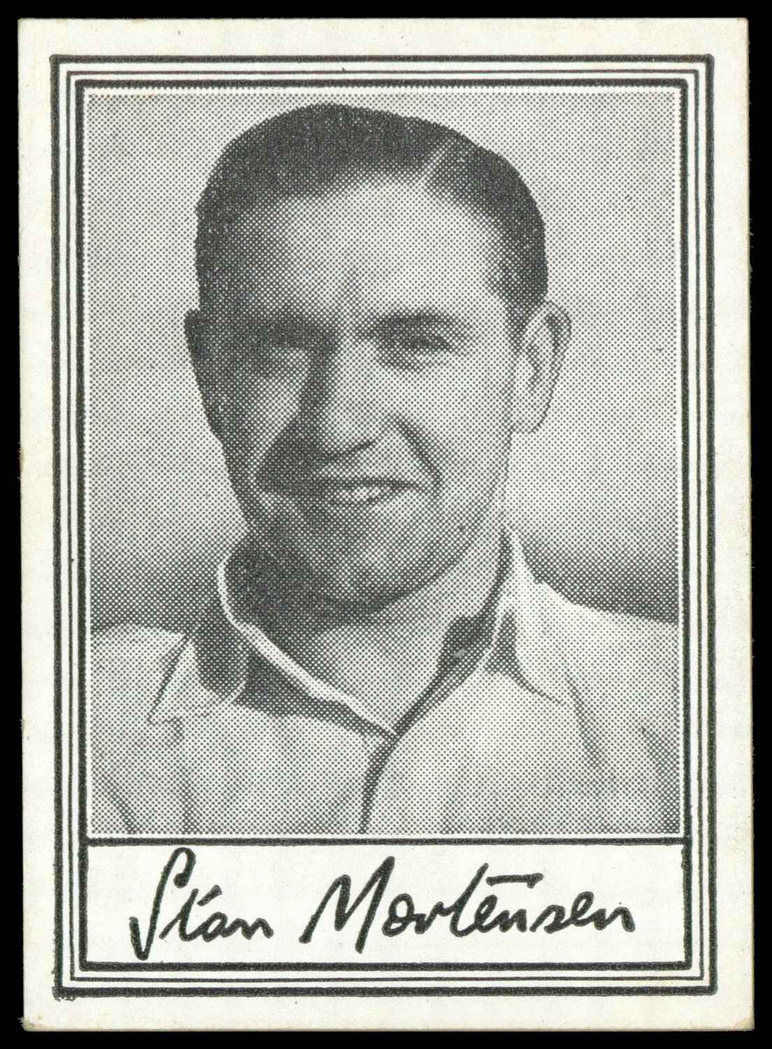 Barratt & Co - 'Famous Footballers A.3' (1955) #33 S. Mortenson (Blackpool) Barratt & Co - 'Famous Footballers A.3' (1955) #33 S. Mortenson (Blackpool)