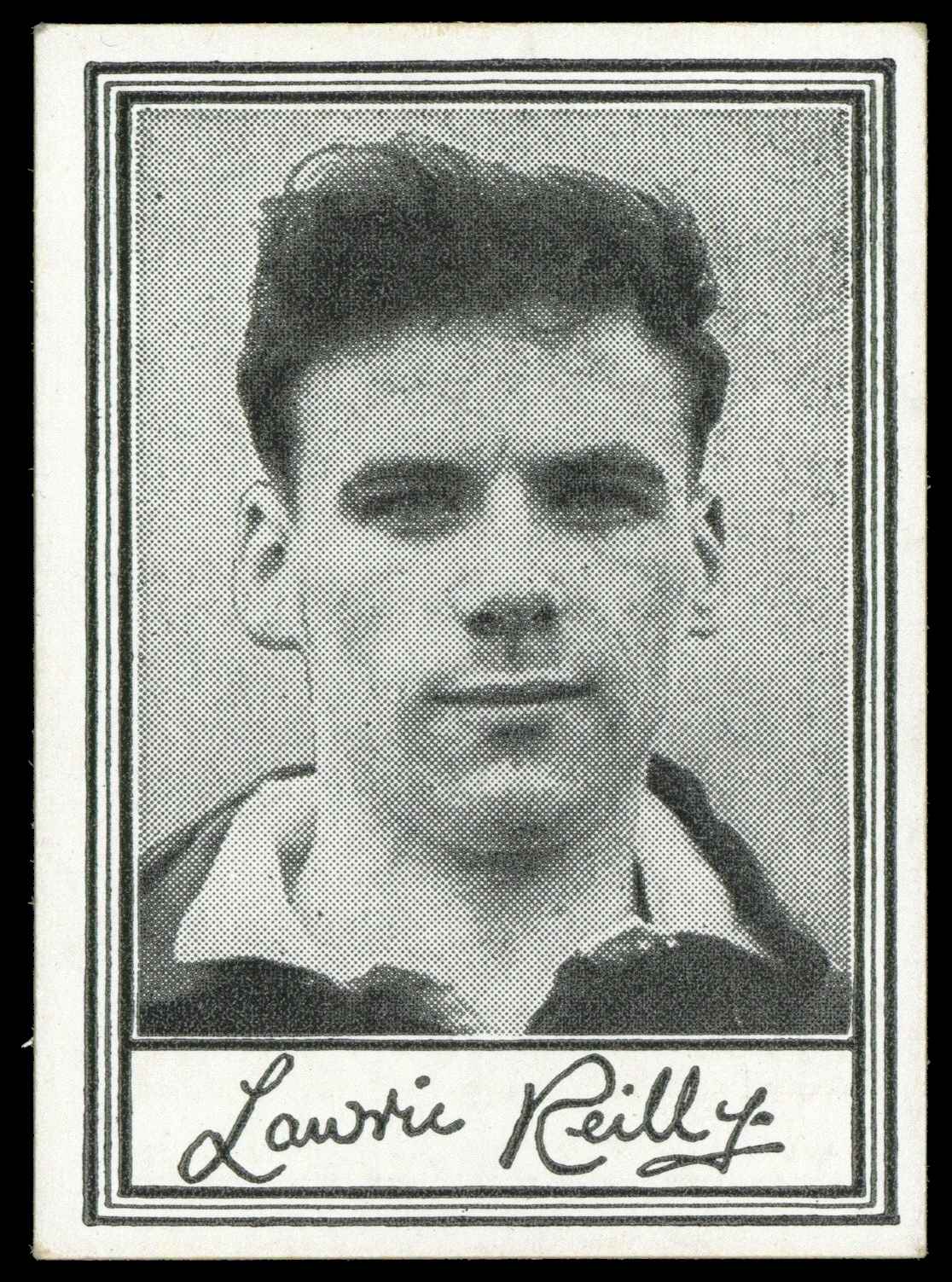 Barratt & Co - 'Famous Footballers A.3' (1955) #37 L. Reilly (Hibernian) Barratt & Co - 'Famous Footballers A.3' (1955) #37 L. Reilly (Hibernian)
