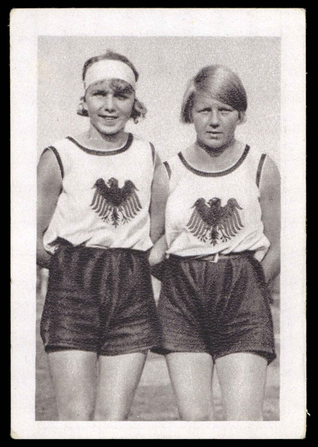 Bulgaria Zigarettenfabrik - 'Sport Photos' (1932) - Inge und Ellen Braumuller Bulgaria Zigarettenfabrik - 'Sport Photos' (1932) - Inge und Ellen Braumuller