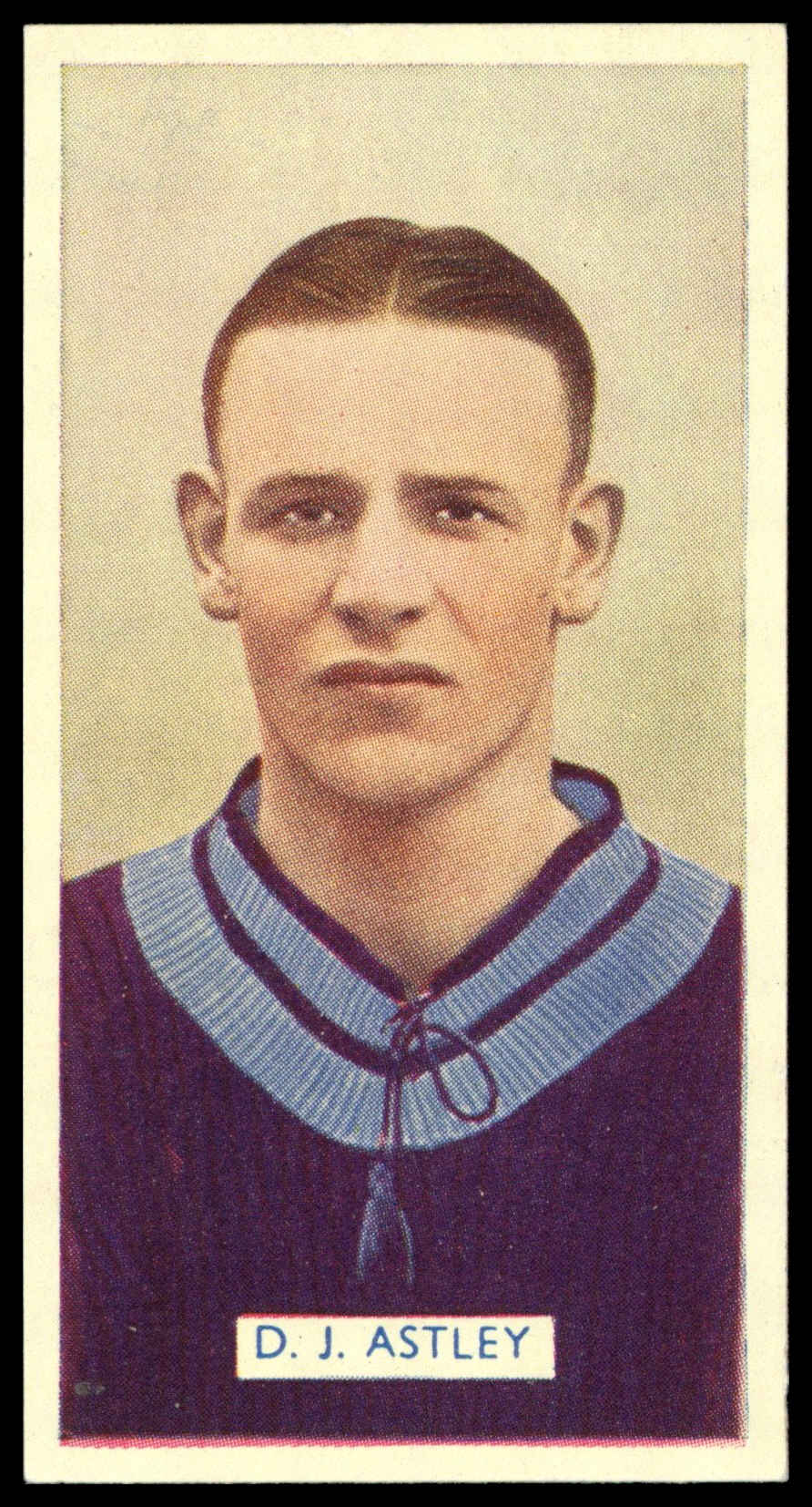 Carreras - 'Famous Footballers' (1936) - #31 - D.J. Astley (Aston Villa) Carreras - 'Famous Footballers' (1936) - #31 - D.J. Astley (Aston Villa)