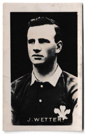 Champion - 'Famous Football Captains' (1922) - Card #47 - J. Wetter (Newport)