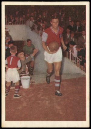 Chix - Johnny Dixon (Aston Villa) - 'Famous Footballers' (1961) Chix - Johnny Dixon (Aston Villa) - 'Famous Footballers' (1961)
