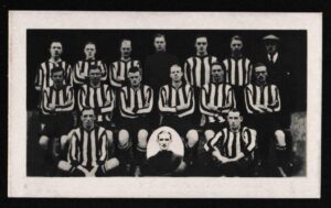 Chums - 'Football Teams - New Series' (1923) - Card #7 - Sunderland