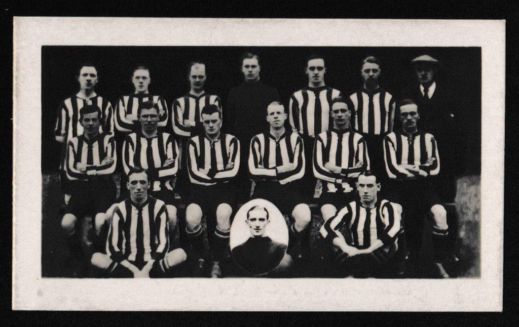 Chums - 'Football Teams - New Series' (1923) - Card #7 - Sunderland Chums - 'Football Teams - New Series' (1923) - Card #7 - Sunderland