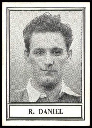 Devlin (Liam) - 'Famous Footballers New Series (1952)' (1952) - R. Daniel (Arsenal) Devlin (Liam) - 'Famous Footballers New Series (1952)' (1952) - R. Daniel (Arsenal)