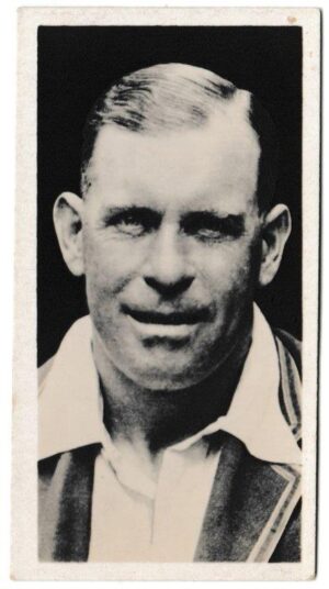 Drapkin & Co - 'Australian and English Cricketers' (1928) - Card #38 - E. Hendren (Middlesex)