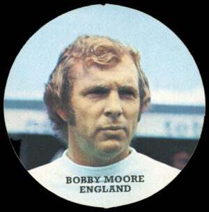 F.K.S. - 'Wonderful World of Soccer Circular 1972-73' #1 - Bobby Moore (West Ham United) (1972) F.K.S. - 'Wonderful World of Soccer Circular 1972-73' #1 - Bobby Moore (West Ham United) (1972)