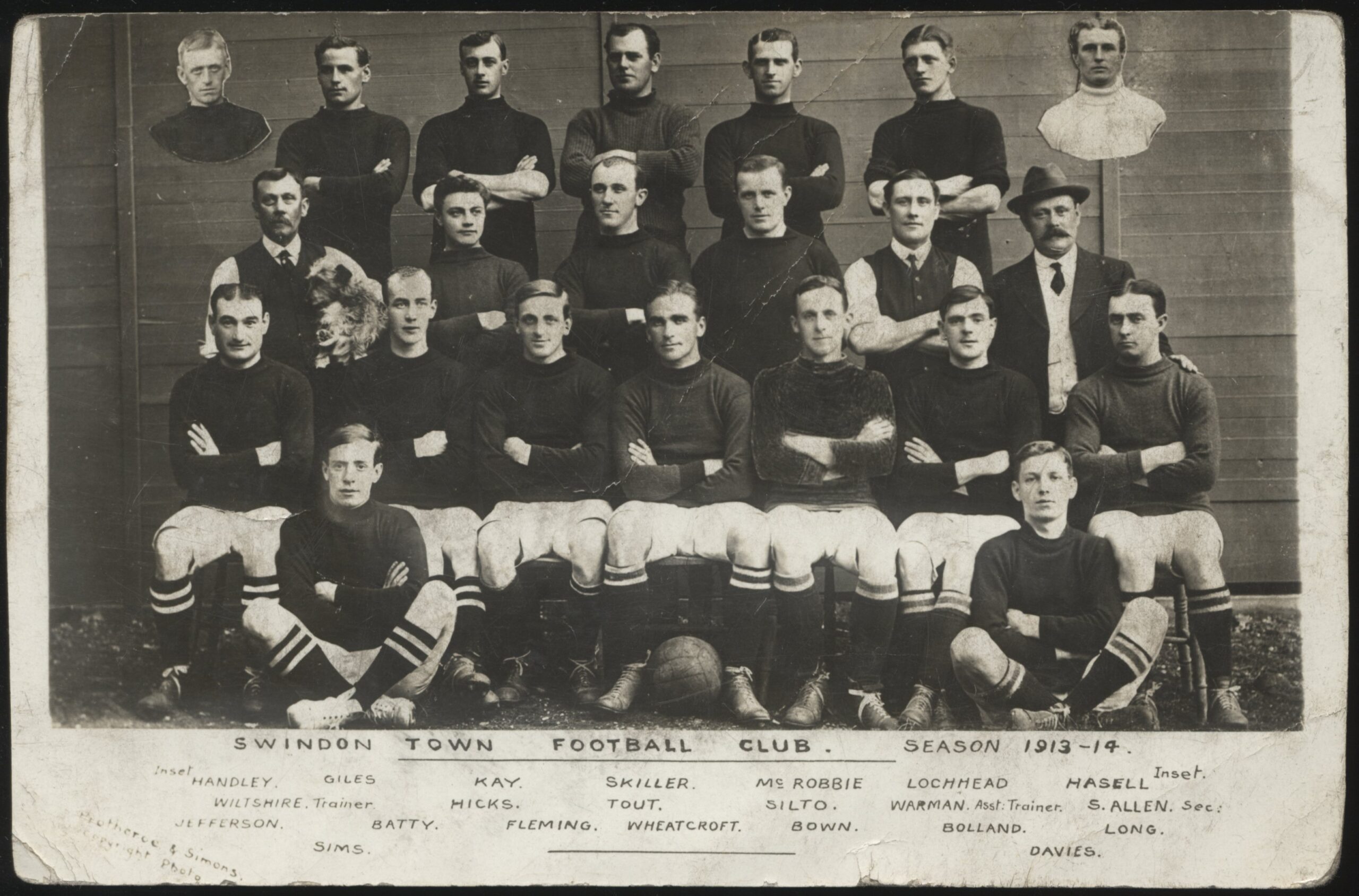 Real Photo - 'Swindon Town FC 1913-14 Team Photo' (1913) - Unused Postcard Real Photo - 'Swindon Town FC 1913-14 Team Photo' (1913) - Unused Postcard