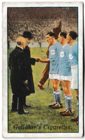 Gallaher - 'Footballers in Action' (1928) - The Winning Captain