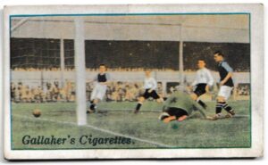Gallaher - 'Footballers in Action' (1928) - Aston Villa v Bolton Wanderers
