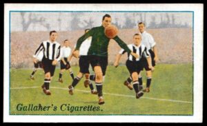 Gallaher - 'Footballers in Action' (1928) - Corinthians v Newcastle United