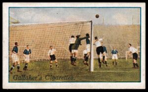 Gallaher - 'Footballers (Red)' (1928) - The Cup Final