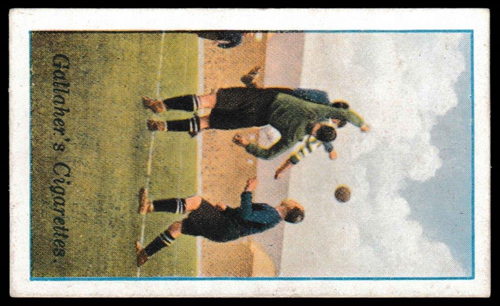 Gallaher - 'Footballers (Red)' (1928) - Celtic v Cowdenbeath Gallaher - 'Footballers (Red)' (1928) - Celtic v Cowdenbeath