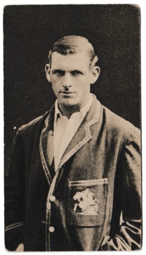 Hill (R&J) - 'Famous Cricketers' (1923) - Card #33 - J.W. Hitch (Surrey)