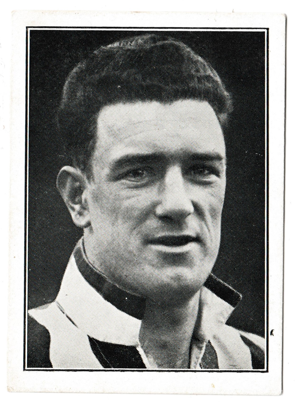 Hill (R&J) - 'Popular Footballers 1934-5 (Series B)' - Card #37 - E. Glover (Grimsby Town) Hill (R&J) - 'Popular Footballers 1934-5 (Series B)' - Card #37 - E. Glover (Grimsby Town)