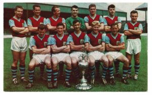 Hornet - 'International Cup Teams' (1963) - Card #2 - Burnley F.C.