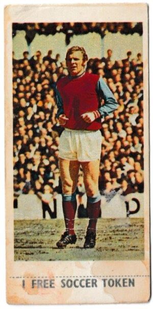 Lyons Maid - 'Soccer Stars' (1970) - Bobby Moore (West Ham United) Lyons Maid - 'Soccer Stars' (1970) - Bobby Moore (West Ham United)