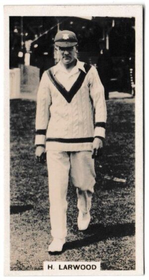 Millhoff - 'Famous Test Cricketers' (1928) - Card #16 - H. Larwood (Nottinghamshire) Millhoff - 'Famous Test Cricketers' (1928) - Card #16 - H. Larwood (Nottinghamshire)