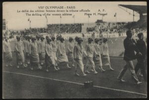 A Papeghin - '1924 VIII Olympiade - Paris The arrival of the women athletes' (1924) - Unused Olympics Postcard