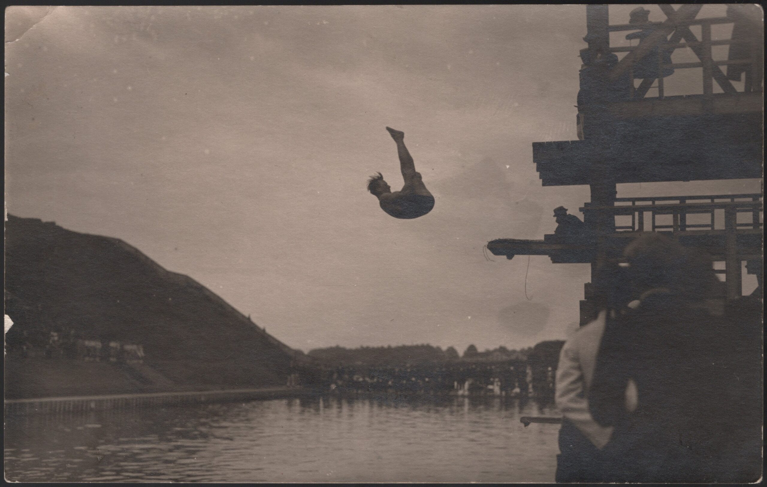 Antwerp Olympics - 'Men's 3m Springboard Diving' (1920) - Unused Postcard Antwerp Olympics - 'Men's 3m Springboard Diving' (1920) - Unused Postcard