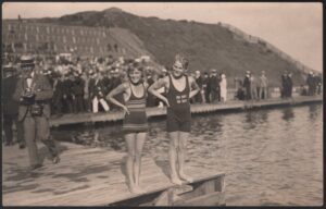 Antwerp Olympics - 'A Riggin (USA) and N Skoglund (SWE) both 14 years old Young Olympic Swimmers' (1920) - Unused Postcard
