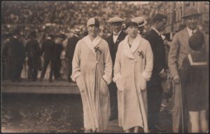 Antwerp Olympics - 'Eva Olliwier (SWE) & Erik Adlerz (SWE) Diving Medalists' (1920) - Unused Postcard
