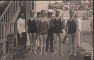 Antwerp Olympics - 'Australian Men's Freestyle Relay Silver Medalists ft Sir Frank Beaurepaire' (1920) - Unused Postcard