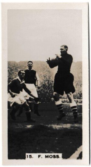 Pattreiouex - 'Footballers in Action' (1934) - Card #15 - F. Moss (Arsenal) Pattreiouex - 'Footballers in Action' (1934) - Card #15 - F. Moss (Arsenal)