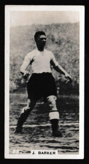 Pattreiouex - 'Footballers in Action' (1934) - Card #25 - J. Barker (Derby County)