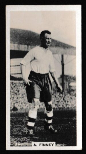 Pattreiouex - 'Footballers in Action' (1934) - Card #30 - A. Finney (Bolton Wanderers)