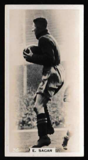 Pattreiouex - 'Footballers in Action' (1934) - Card #36 - E. Sagar (Everton)