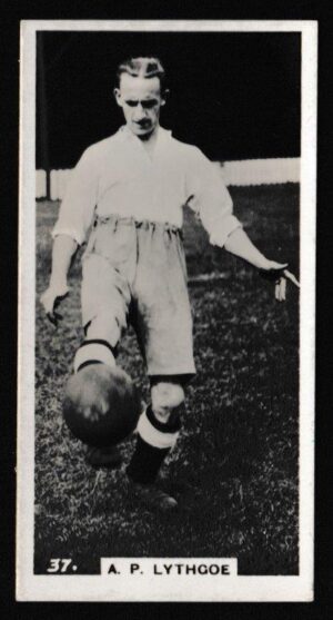 Pattreiouex - 'Footballers in Action' (1934) - Card #37 - A. Lythgoe (Huddersfield Town)