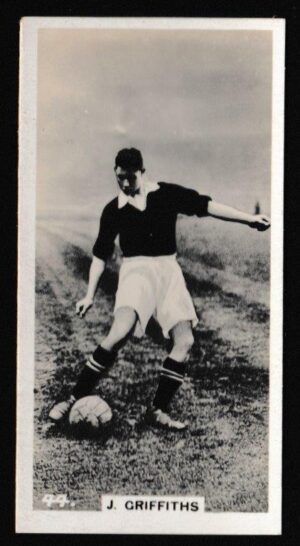 Pattreiouex - 'Footballers in Action' (1934) - Card #44 - J. Griffiths (Manchester United)