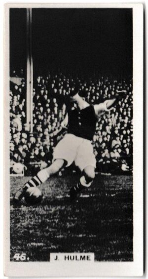 Pattreiouex - 'Footballers in Action' (1934) - Card #46 - J. Hulme (Arsenal)