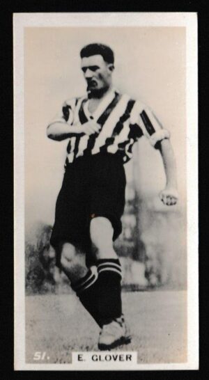 Pattreiouex - 'Footballers in Action' (1934) - Card #51 - E. Glover (Grimsby Town)