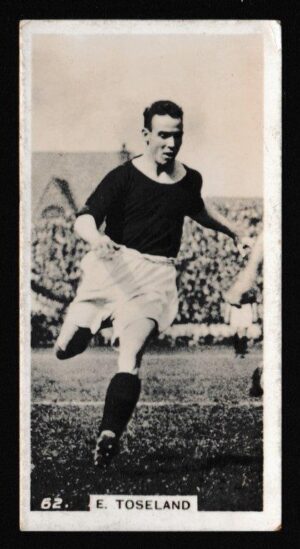 Pattreiouex - 'Footballers in Action' (1934) - Card #62 - E. Toseland (Manchester City) Pattreiouex - 'Footballers in Action' (1934) - Card #62 - E. Toseland (Manchester City)