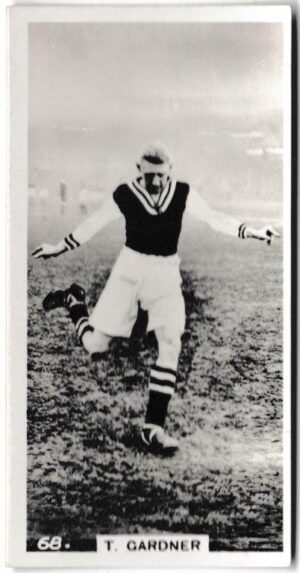 Pattreiouex - 'Footballers in Action' (1934) - Card #68 - T. Gardner (Aston Villa)