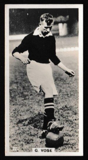 Pattreiouex - 'Footballers in Action' (1934) - Card #71 - G. Vose (Manchester United) Pattreiouex - 'Footballers in Action' (1934) - Card #71 - G. Vose (Manchester United)