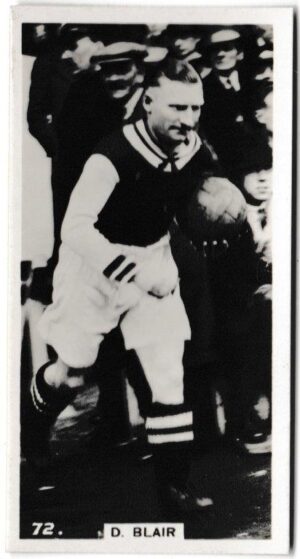 Pattreiouex - 'Footballers in Action' (1934) - Card #72 - D. Blair (Aston Villa)