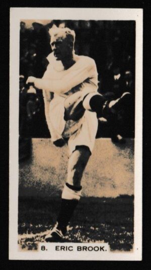 Pattreiouex - 'Footballers in Action' (1934) - Card #8 - Eric Brook (Manchester City)
