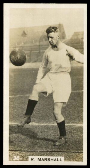 Pattreiouex - 'Footballers in Action' (1934) - R. Marshall (Man City) Pattreiouex - 'Footballers in Action' (1934) - R. Marshall (Man City)