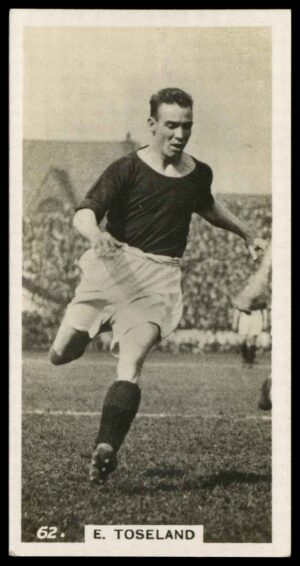 Pattreiouex - 'Footballers in Action' (1934) - E. Toseland (Man City) Pattreiouex - 'Footballers in Action' (1934) - E. Toseland (Man City)
