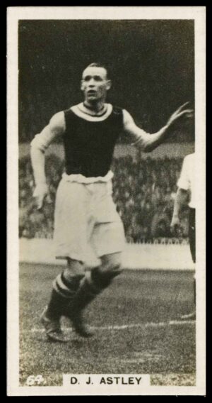 Pattreiouex - 'Footballers in Action' (1934) - D.J. Astley (Aston Villa) Pattreiouex - 'Footballers in Action' (1934) - D.J. Astley (Aston Villa)