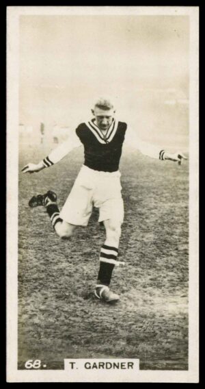 Pattreiouex - 'Footballers in Action' (1934) - T. Gardner (Aston Villa)