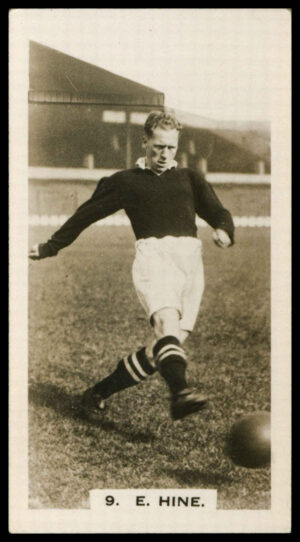 Pattreiouex - 'Footballers in Action' (1934) - E. Hine (Manchester United)