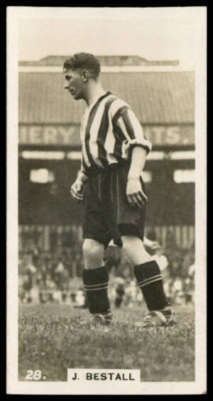 Pattreiouex - J. Bestall (Grimsby Town) - 'Footballers in Action' (1934)